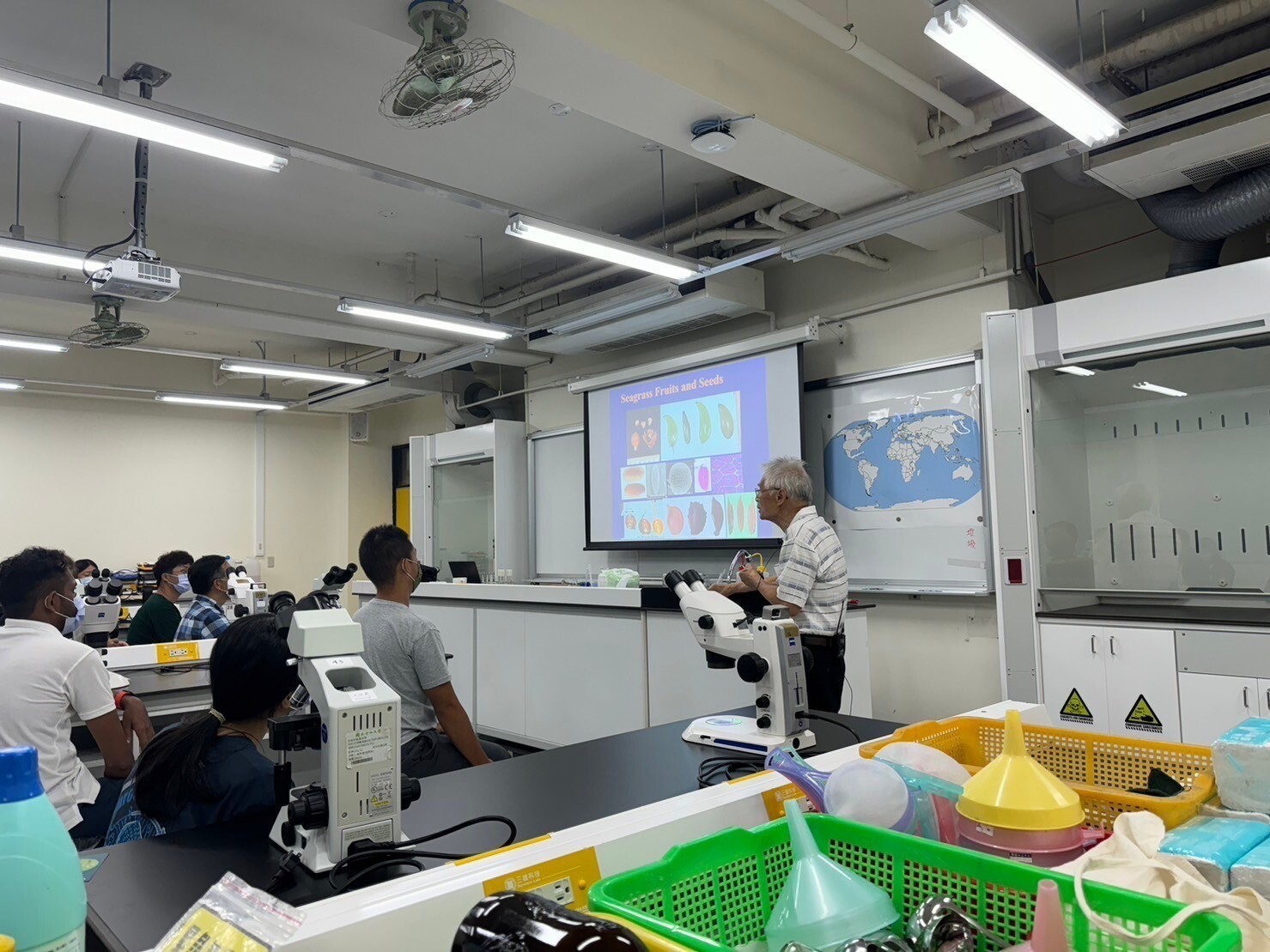 海草工作坊-Dr. John Kuo 解釋海草不同種類種子特性