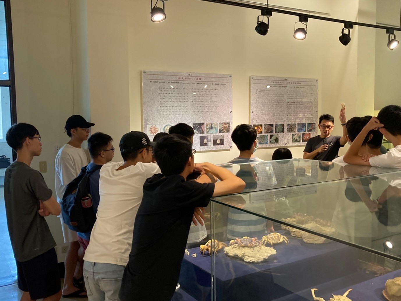 海資系標本室及展示缸解說教學